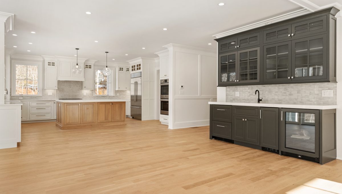 Liv room see kitch 3